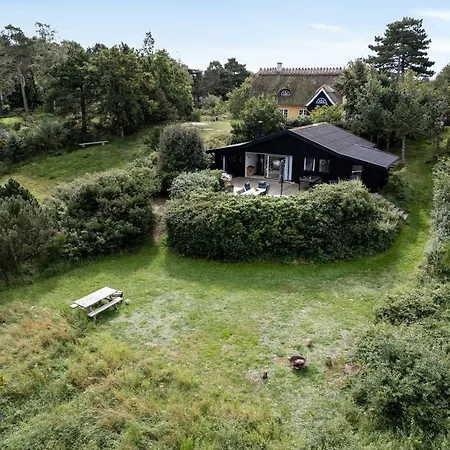 House With Wild Roses And Sunbeams Сasa de vacaciones Nykøbing Sjælland